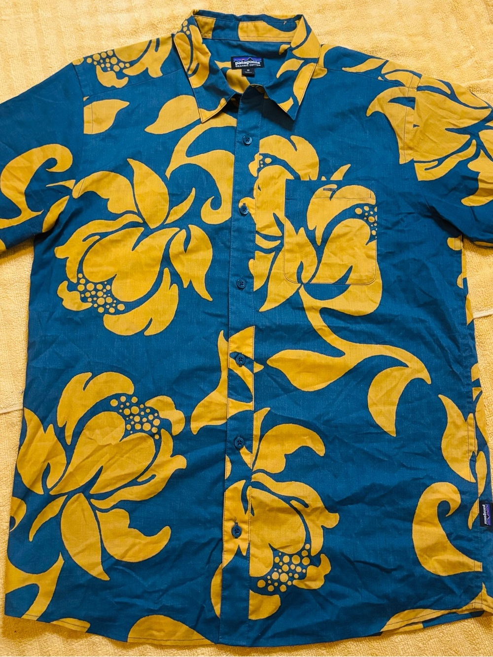 Patagonia Blue and Yellow Floral Short-Sleeve Button-Down Shirt Organic Cotton